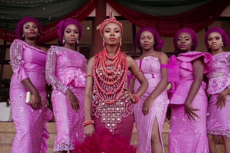 bride bridesmaids traditional 5521280